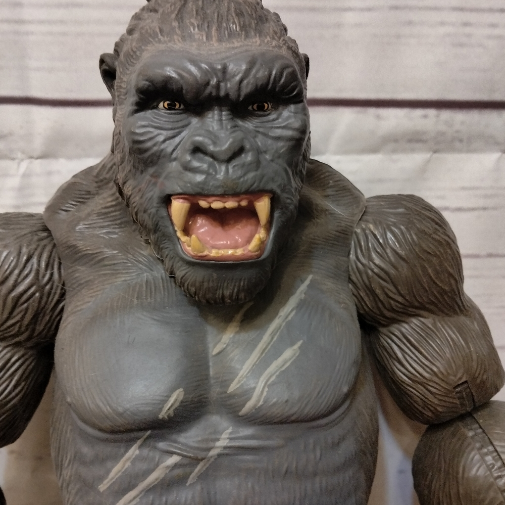 King Kong Skull Island 18" Figure. Posable. Great condition. Godzilla vs Kong!